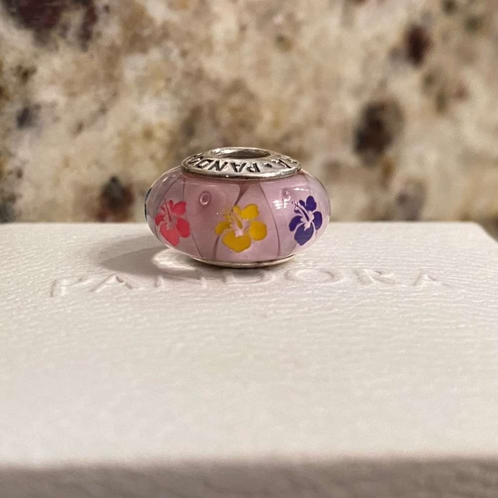 Pandora Hawaii Exclusive Lei Hibiscus Charm RARE - Picture 4 of 9